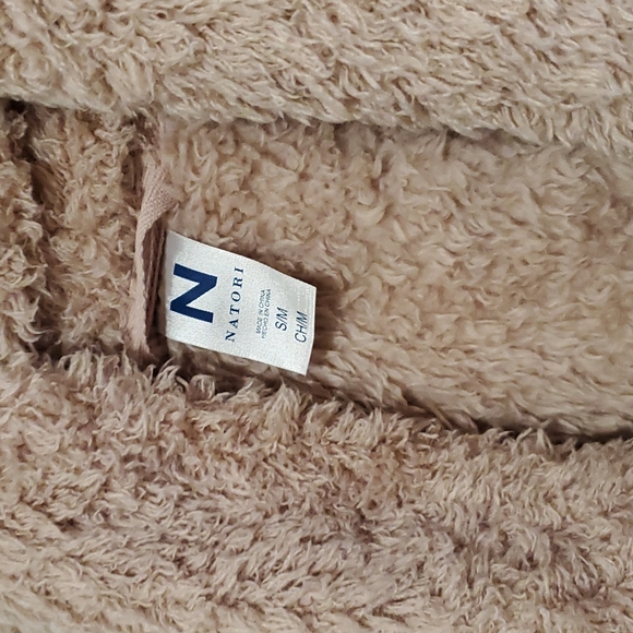 Natori Short Fluffy Belted Robe - Picture 5 of 9